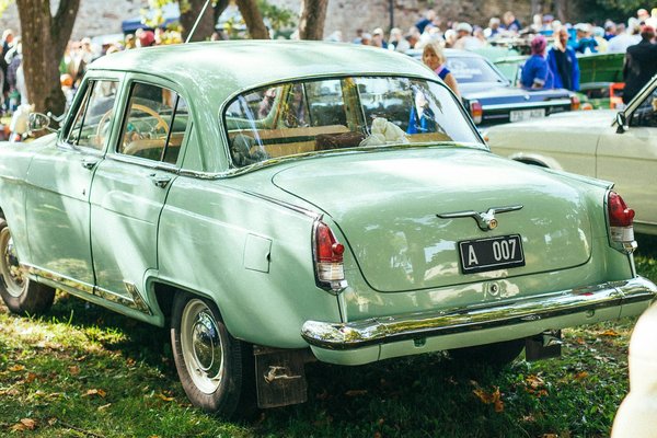 Comment choisir et porter des vêtements en lin pour un look estival chic et confortable?